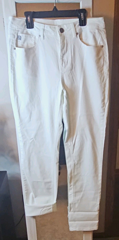 Belle Kim Gravel Women’s White Straight Leg Denim Jeans, Cotton Blend, 8T