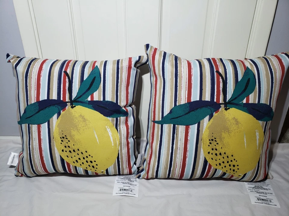 2 NUEVAS almohadas para exteriores Hampton Bay con rayas limón, rojas y azules 17" x 17" Foto 2 de 3