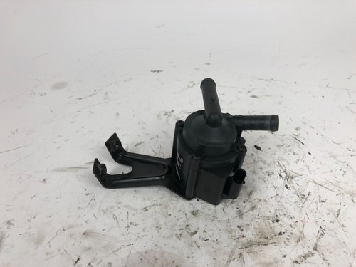 BMW 5 Serie F07 F10 F11 N63 Motor Zusatz Wasserpumpe 7629916