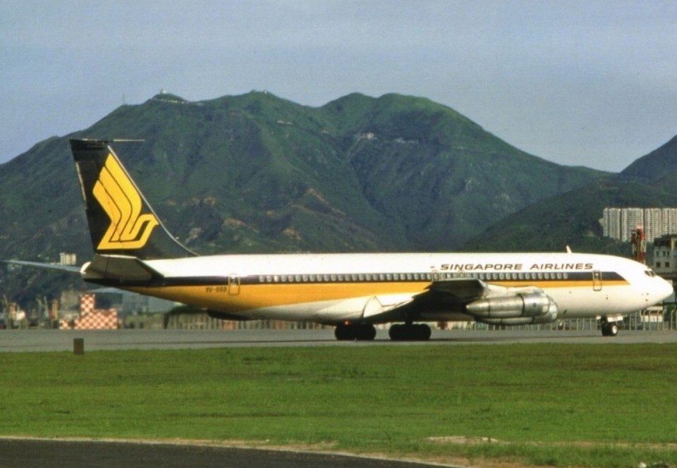 シンガポール旧 Singapore Airlines Boeing 707 9V-BBB @ Hong Kong HKG 1975
