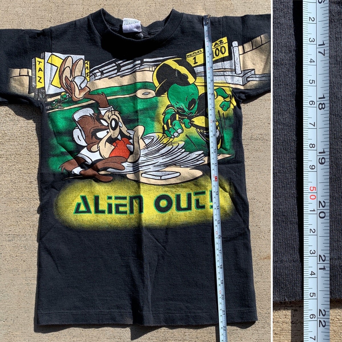 Vintage Alien Out! Tazmanian Devil (baseball theme) T-Shirt Looney 