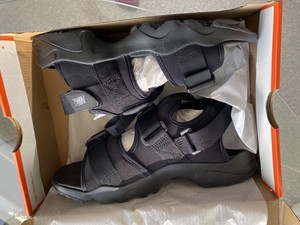 nike closed toe sandals mens