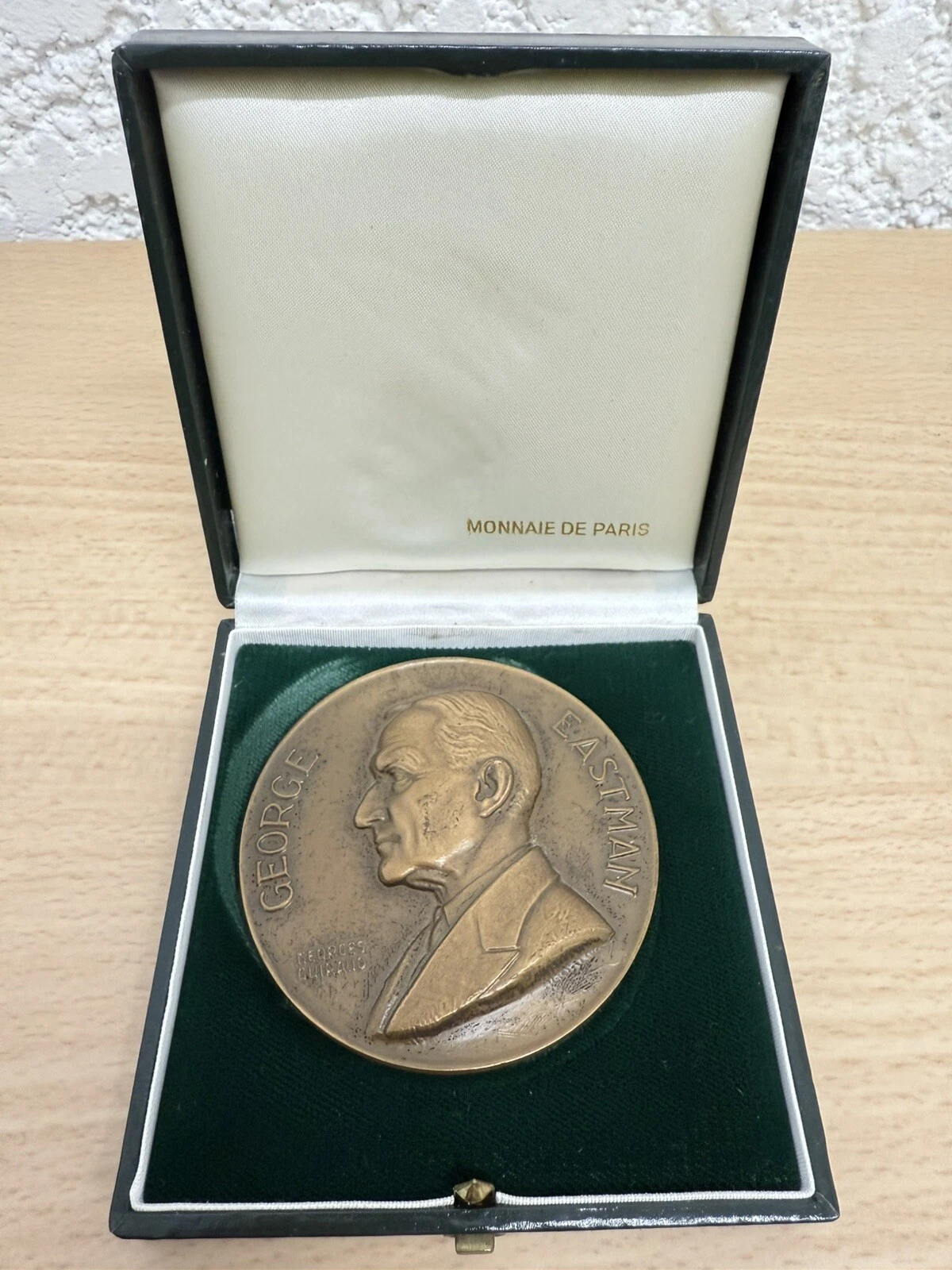 Médaille Georges Eastman Georges Guiraud En Bronze Dans Sa Boîte 1970