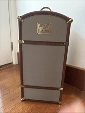 1986 American girl Samantha steamer trunk 2 hangers pleasant company