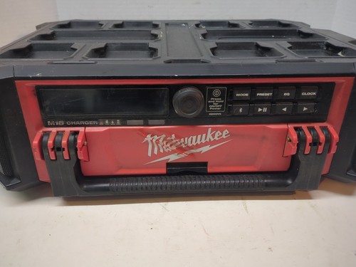 LEGGI Descrizione Milwaukee 2950-20 M18 PACKOUT Altoparlante Radio Bluetooth, - Foto 3 di 11
