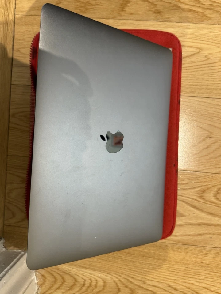 Apple MacBook Pro 13" 2019 · i5 · 8GB · 512GB, photo 2 of 2