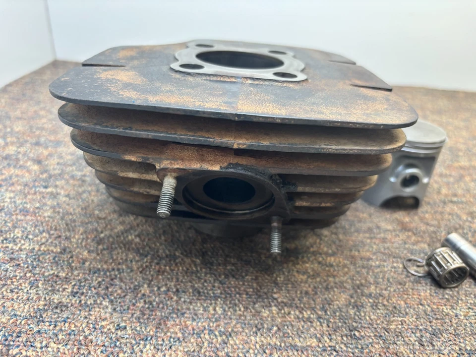 Yamaha RT100 1990-2000 OEM cilindro barril jarra pistón extremo superior diámetro estándar Foto 2 de 4