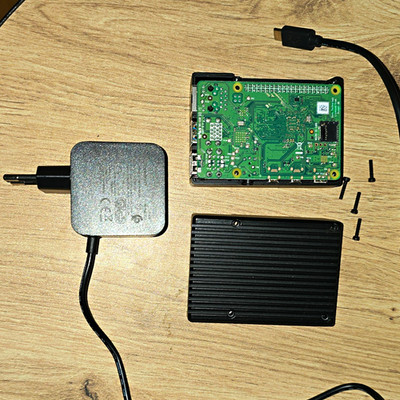 Raspberry Pi 4 4GB Einplatinencomputer Set mit Gehäuse und Netzteil