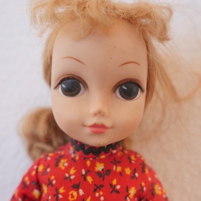 LOVE ME LINDA - BIG EYES - Vogue Doll - (14 1/2