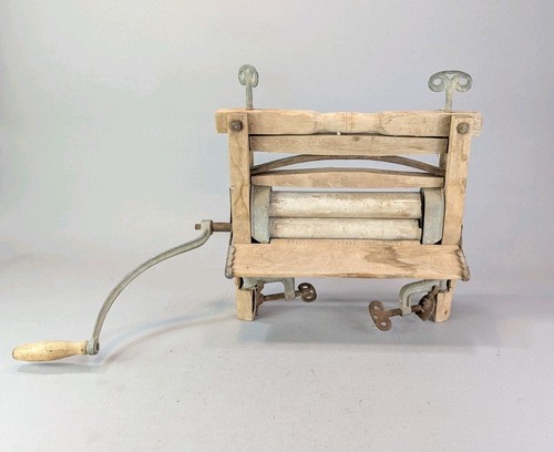 Antique Horse Shoe Brand Wooden Hand-Crank Clothes Wringer