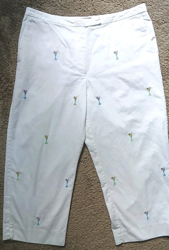 WOMEN'S WHITE SUMMER IZOD CAPRI PANTS-COCKTAIL GLASSES-PARTY-SZ.10-EMBROIDERED
