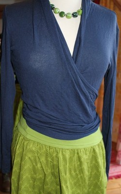 Julia Wang Wickelshirt Marine EG 36-42; Viskose; Yoga, Alltag, etc.  Neu!!