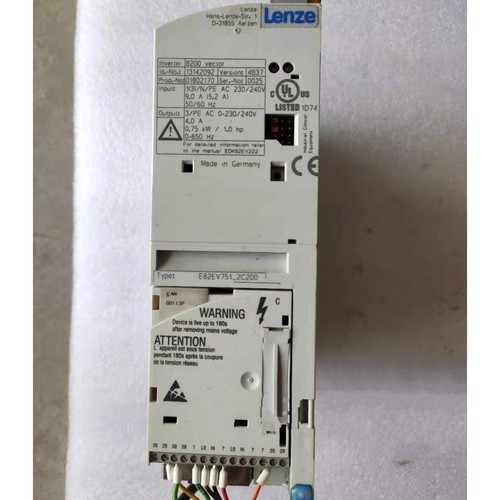 Carte électronique Lenze E82EV000-0B000CP D'occasion - Fonctionnelle, Marques D'usure