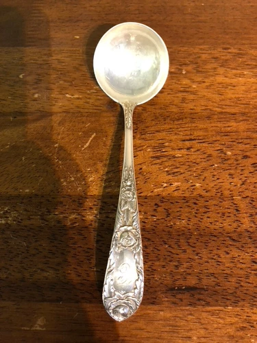 S Kirk & Son sterling silver ladle. Beautiful piece. 71 grams
