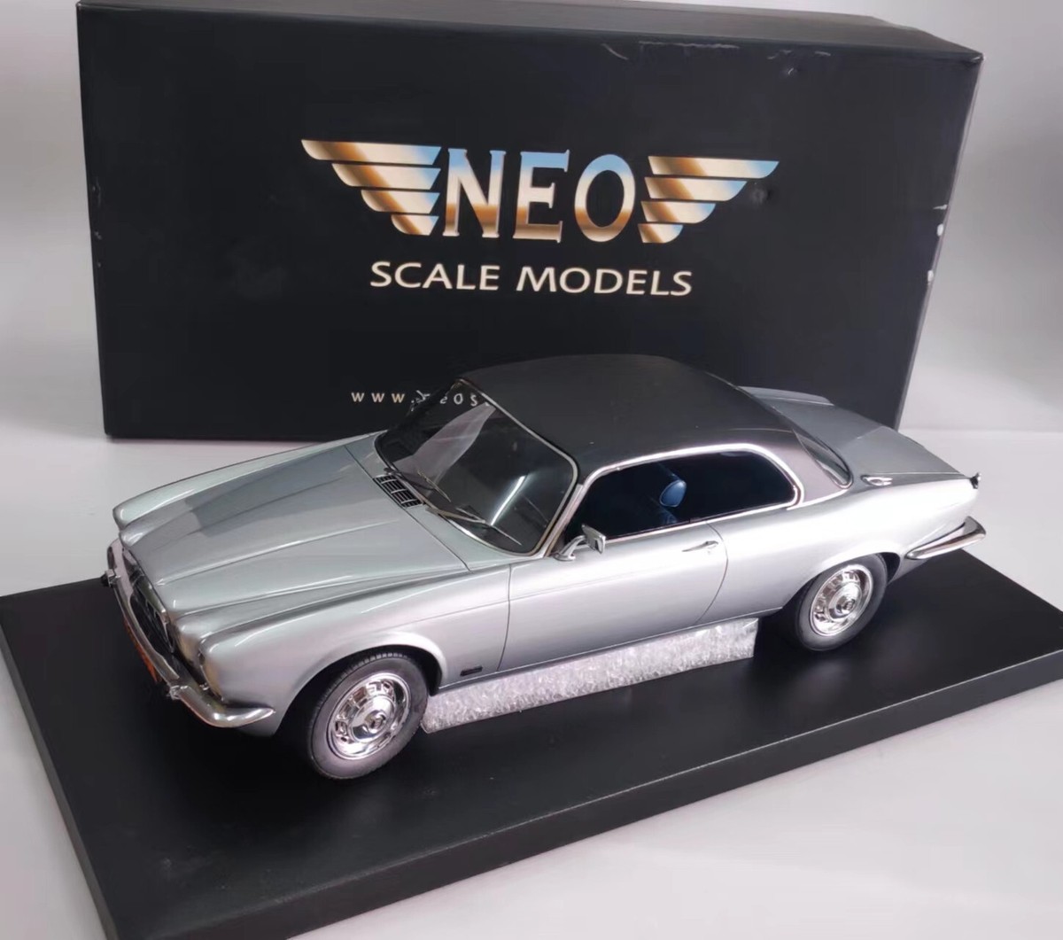 NEO 1/18 Scale Resin Model DAIMLER DOUBLE SIX COUPE 1979 silver | eBay