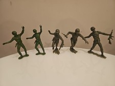 VINTAGE MARX LOT OF 5 U.S. ARMY WWII 6" SOLDIER FIGURES 2 DIF. TYPES