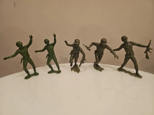 VINTAGE MARX LOT OF 5 U.S. ARMY WWII 6" SOLDIER FIGURES 2 DIF. TYPES
