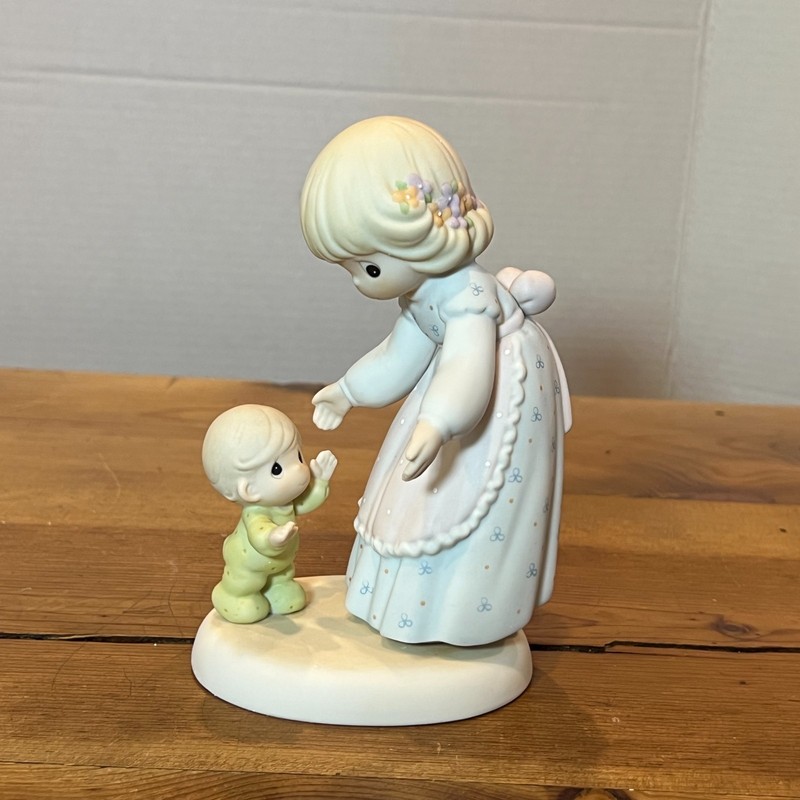 Vintage 2000 Precious Moments "Cherish Every Step" Figurine, 795224