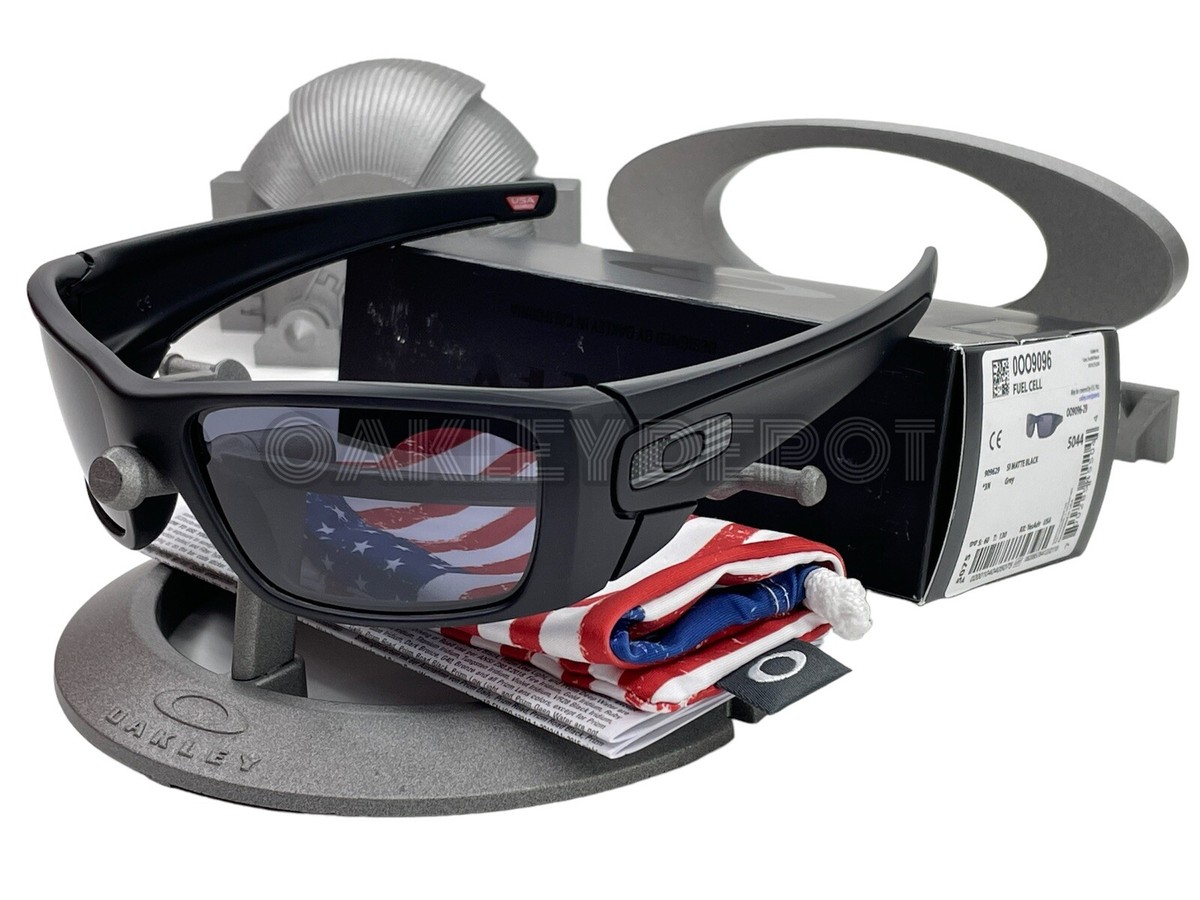 ✓🕶️ OAKLEY FUEL CELL 009096 SI MATTE BLACK STEEL FLAGS/GREY