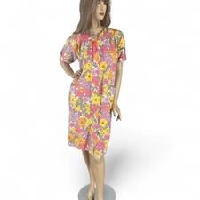 Vintage 1960s Mod Pink Floral Housecoat L | Grandma Core Trad Wife Kitsch Style