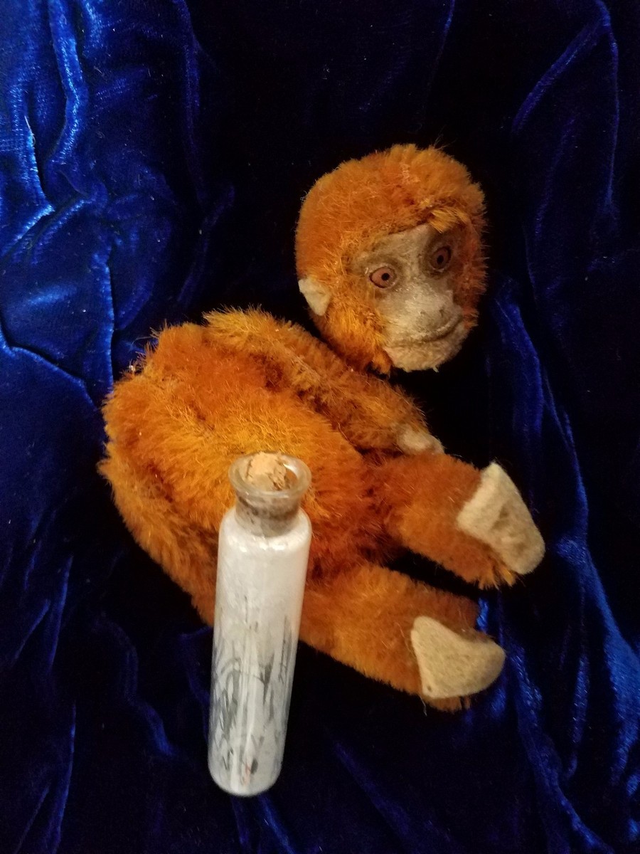 VINTAGE SCHUCO BURNT ORANGE TRAVEL PARFUME COMPACT MONKEY 5