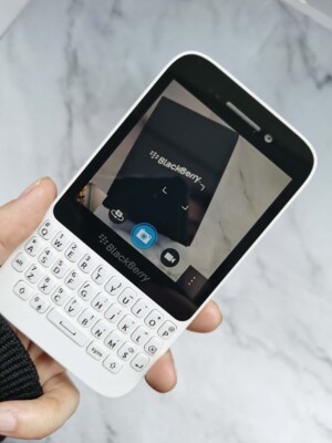 BlackBerry Q5 Unlocked 4G WiFi LTE 8GB 5MP QWERTY keyboard