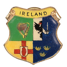 VINTAGE IRELAND ENAMELLED PIN BADGE