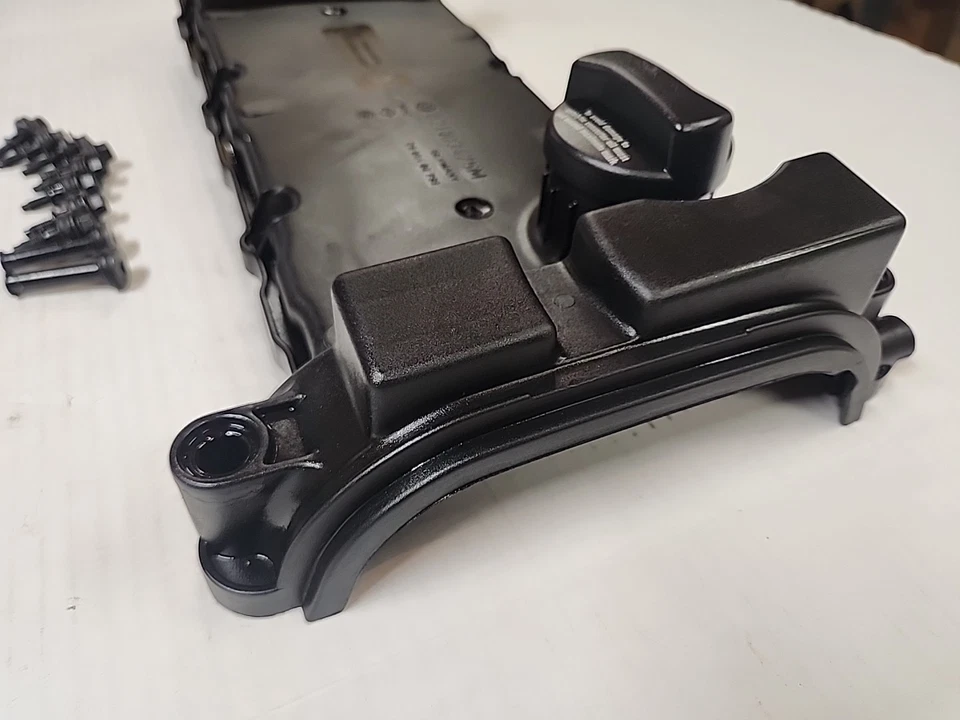 Cubierta de válvula de culata Volkswagen 93-99 Golf Jetta Corrado Passat 021103475M Foto 2 de 4