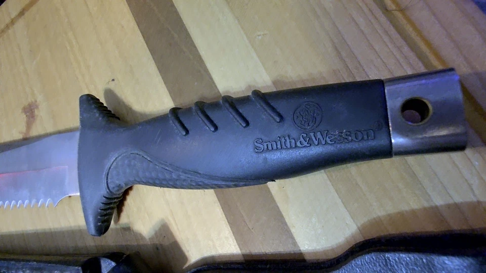 Smith & Wesson EE. UU. Hoja Fija Primera Producción Funcionamiento Parte Dentada con Funda Foto 3 de 4