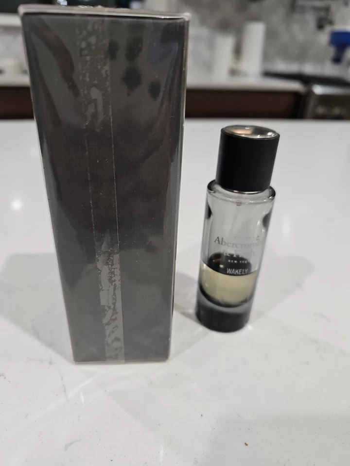 Abercrombie & Fitch WAKELY Perfume Spray 1.7 OZ/50 ml Plus Bonus 1.0z RARO Mujer Foto 4 de 4