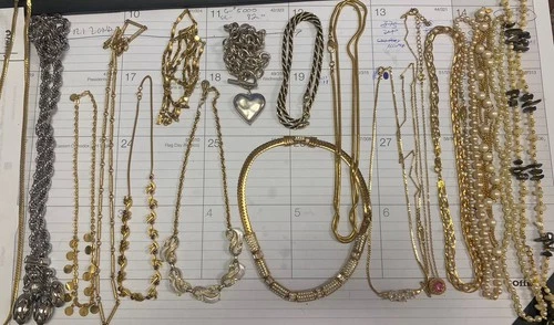 19pcs Vintage & Unique Necklaces Costume Jewelry Collection**** Lot #6
