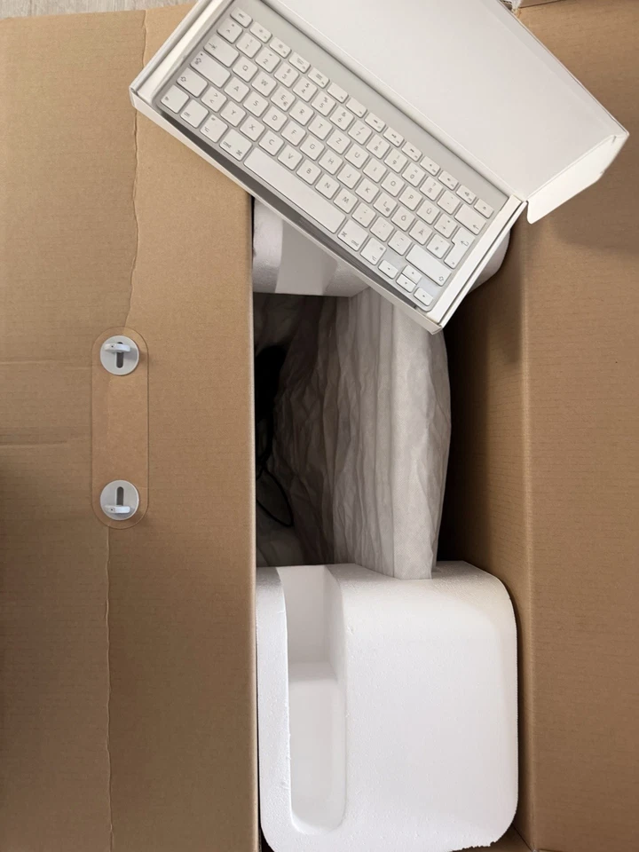 Apple iMac 27", 11,3, Mitte 2010, i7-2.93GHz, 12GB RAM, 256GB SSD+1TB SATA, OVP - Bild 4 von 4