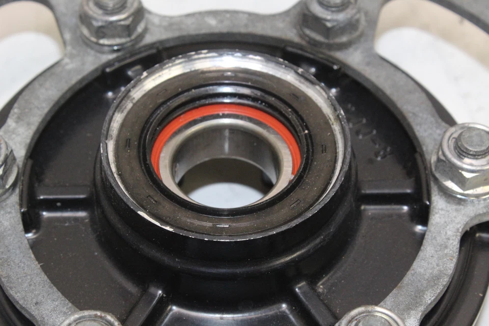 Piñón trasero Yamaha Yzf R6 2003-05 90185-10009-00 OEM Foto 2 de 4