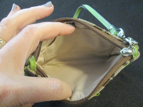 VINTAGE COACH KHAKI & PATENT LIME SIGNATURE WRISTLET W/BOW - Picture 3 of 3