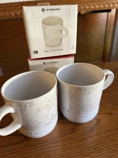 Le Creuset 2 Mugs Snowflake New In Box Stoneware White Christmas 350ml