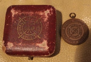 ROYAL LIFE SAVING SOCIETY 1932 ORIGINAL MEDAL IN ORIGINAL CASE