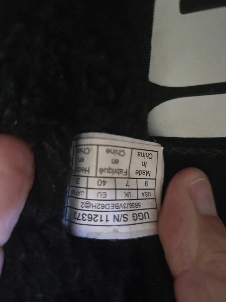 BOTAS UGG CLASSIC MINI CHOPD NEGRAS 1127051 TALLA 9 NUEVAS Foto 3 de 4