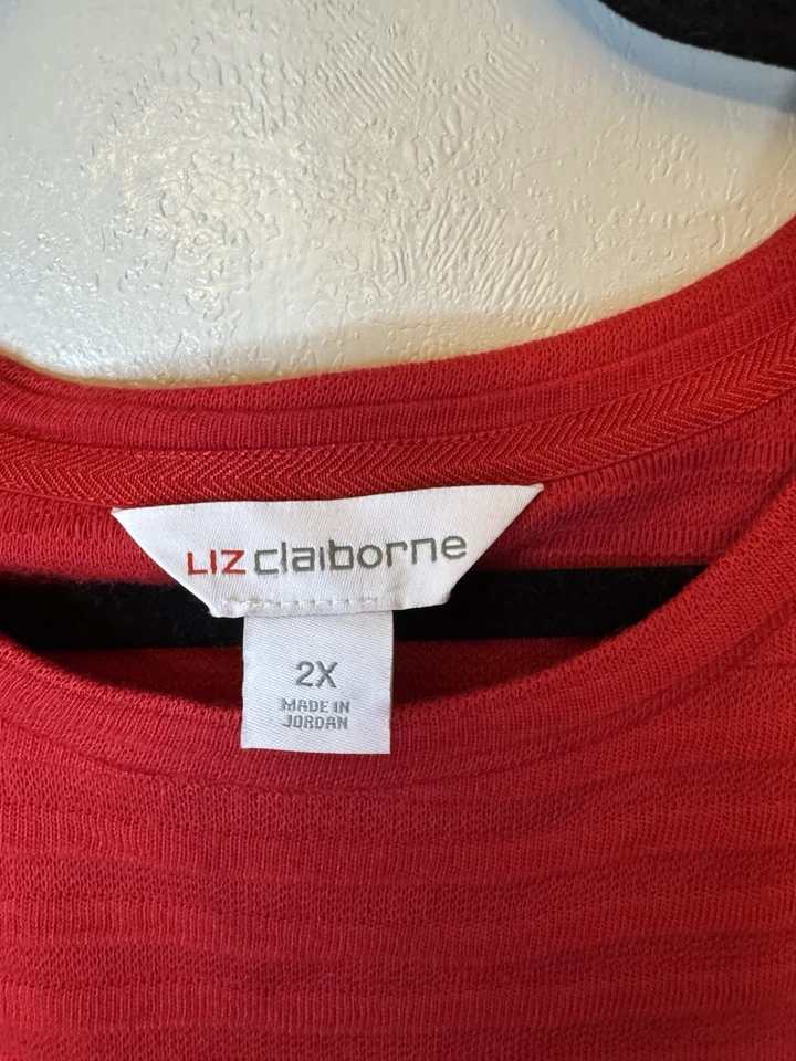 Top Liz Claiborne Talla Grande Navidad Rojo Con Estrás Imitación Botones Talla 2X Foto 3 de 4