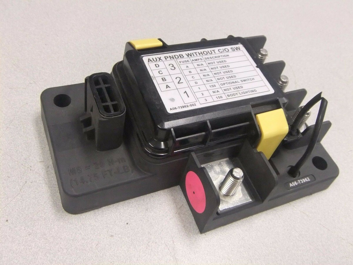 CMNOW 62冊 Freightliner Cascadia Aux Power Net Distribution Box - PNDB