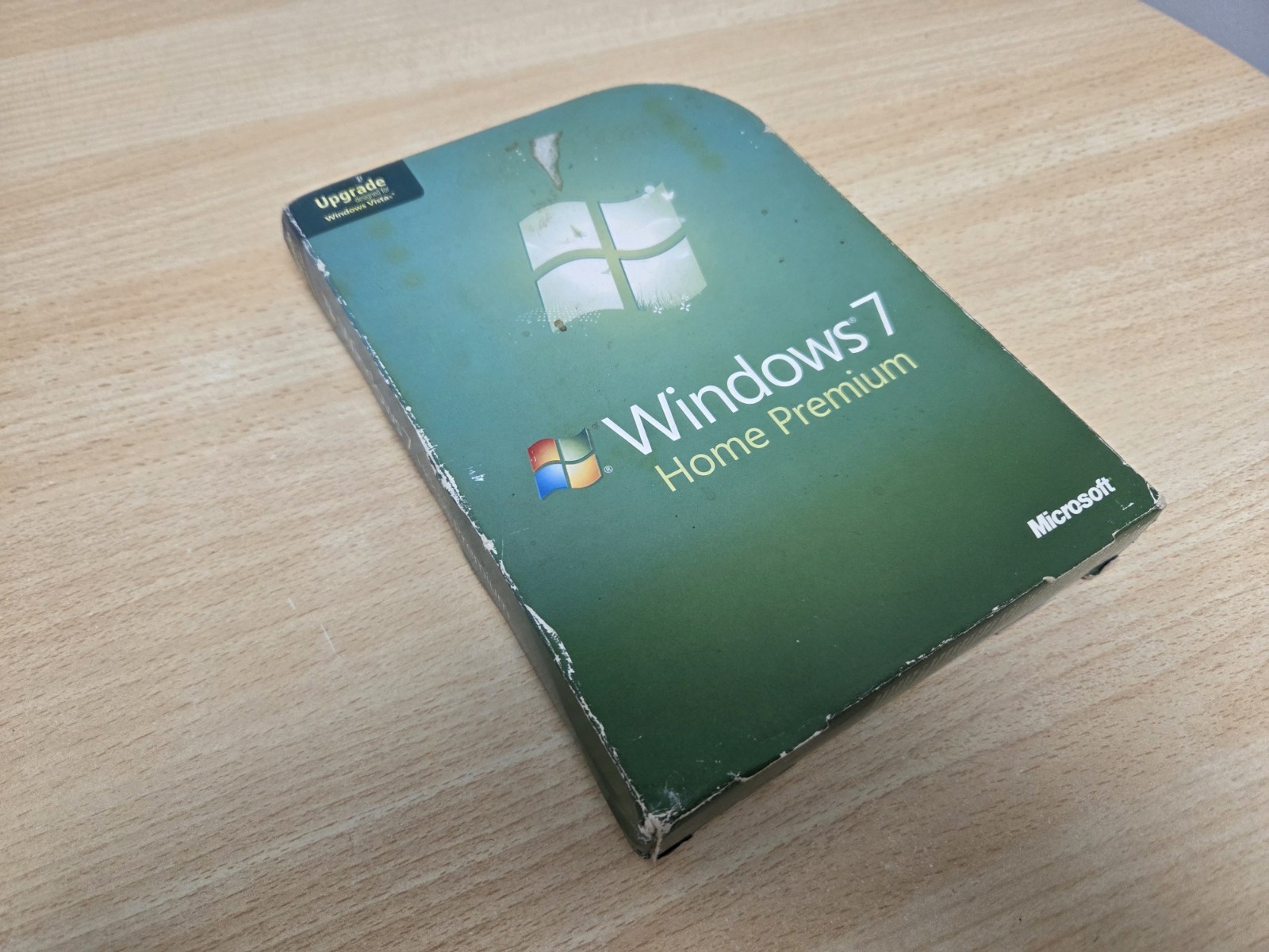 Microsoft Windows 7 Home Premium 32 + 64-Bit Software Disc - WITH CODE