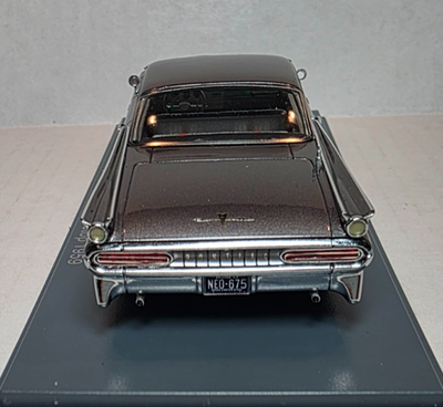 Neo Scale Models 1:43 1959 Pontiac Bonneville Sport Coupe