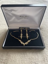 Martin James Exclusive Jewellery Set – Necklace & Earrings