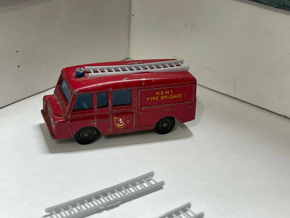 LESNEY MATCHBOX LAND ROVER FIRE TRUCK NO.57, LADDER. (TRUCK NOT INCLUDED) - Image 2 of 4