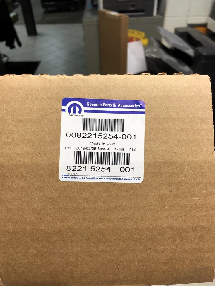 2019-2026 RAM 1500 WITH 5' 7" BED SOFT ROLL UP TONNEAU COVER MOPAR 82215254AB Foto 3 de 4