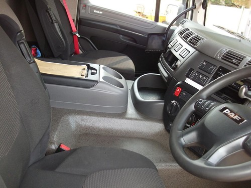 DAF TRUCKS CF 330 6x2 Curtain Side - Picture 13 of 19