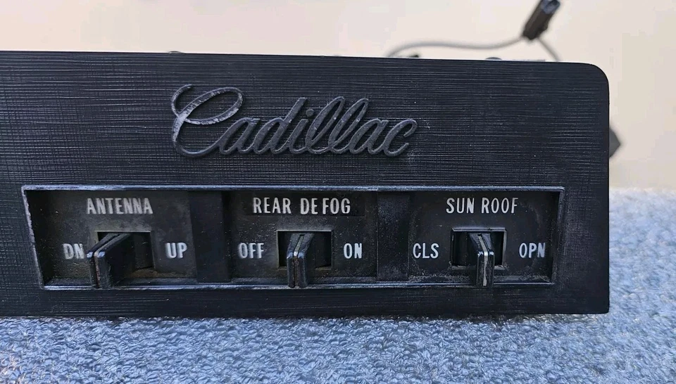 Cadillac Eldorado 1973/DeVille techo corredizo eléctrico descongelación antena interruptor conjunto Foto 2 de 4
