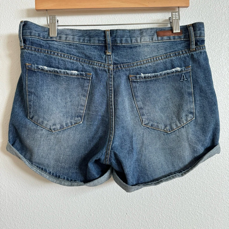 Pantalones cortos para mujer Articles of Society denim lavado medio dobladillo enrollado desgastado 28 Foto 4 de 4