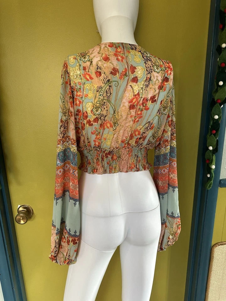 Top corto boho cuello en V con mangas fluidas. Colores de otoño. Talla 6 Foto 2 de 4