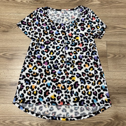 LuLaRoe Women’s Rainbow Animal Print Round Neck Top Size Small (A37)
