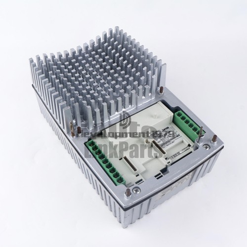 1PC LENZE E82MV302-4B001 Frequency converter 3.0KW Used - Picture 2 of 12